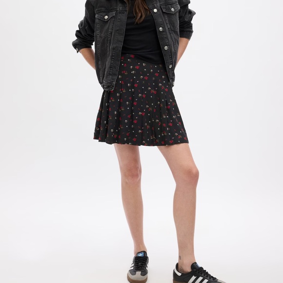 Floral Pleated Mini Skirt - Picture 3 of 4